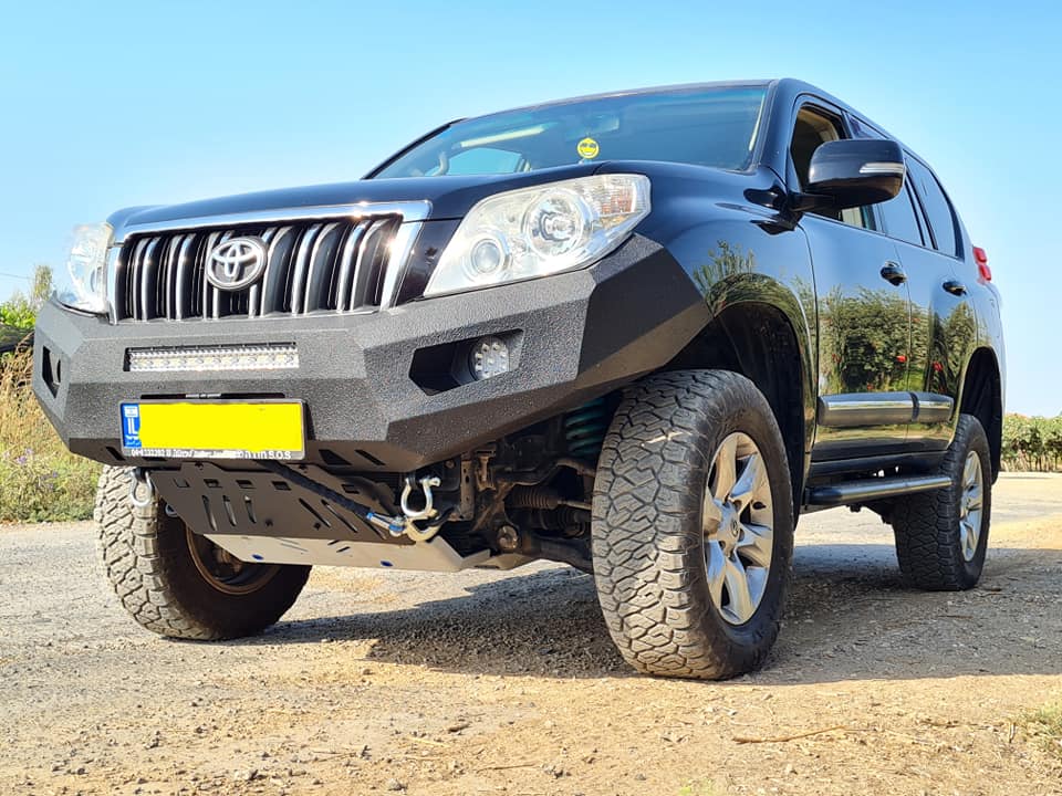 פגוש קאסטום לטויוטה לנד קרוזר 2010 פגוש קאסטום לטויוטה לנד קרוזר 2010